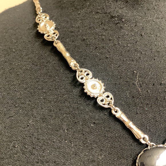 Necklace, Black and Silver design with a detail chain, 21”, Excellent Co… - Picture 3 of 12